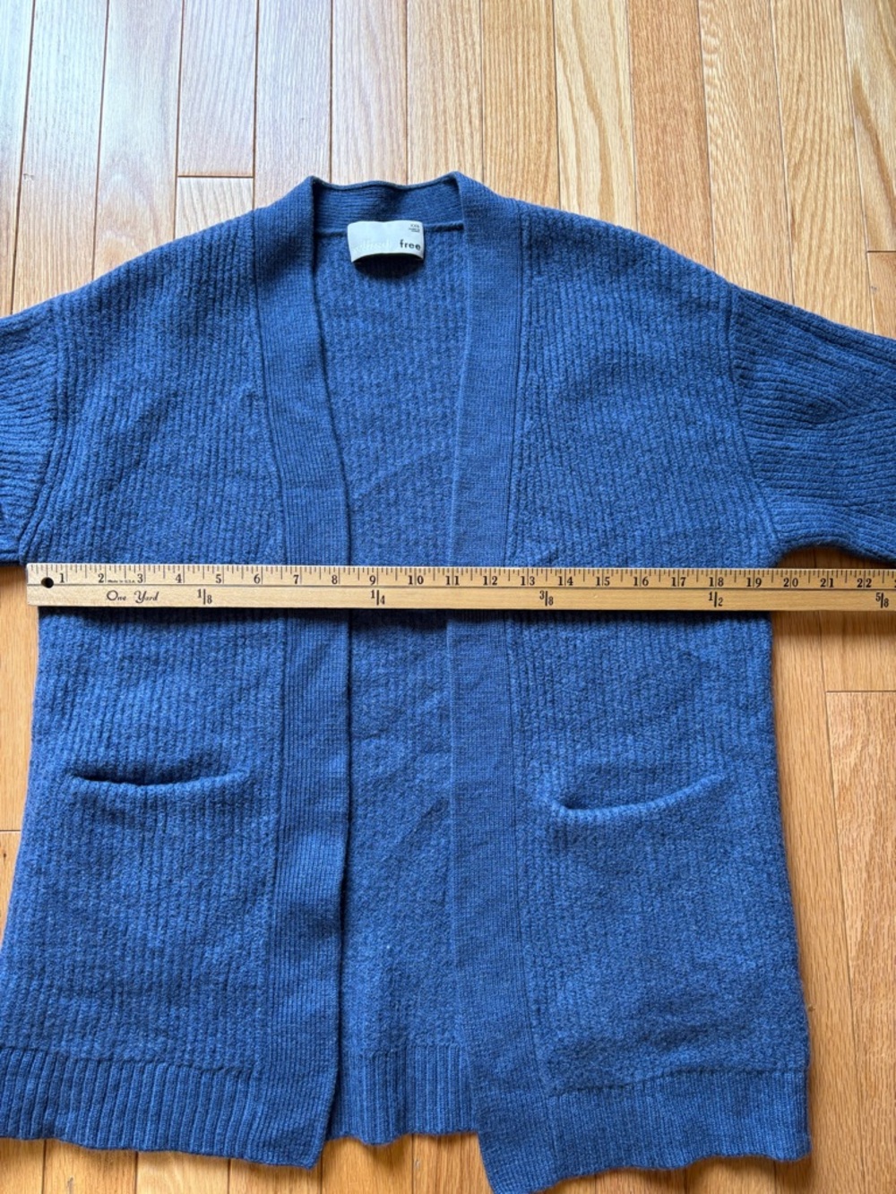 Aritzia Wilfred Free Unwind Cardigan, 100% Merino Wool Blue, XXS can fit larger - Picture 6 of 12